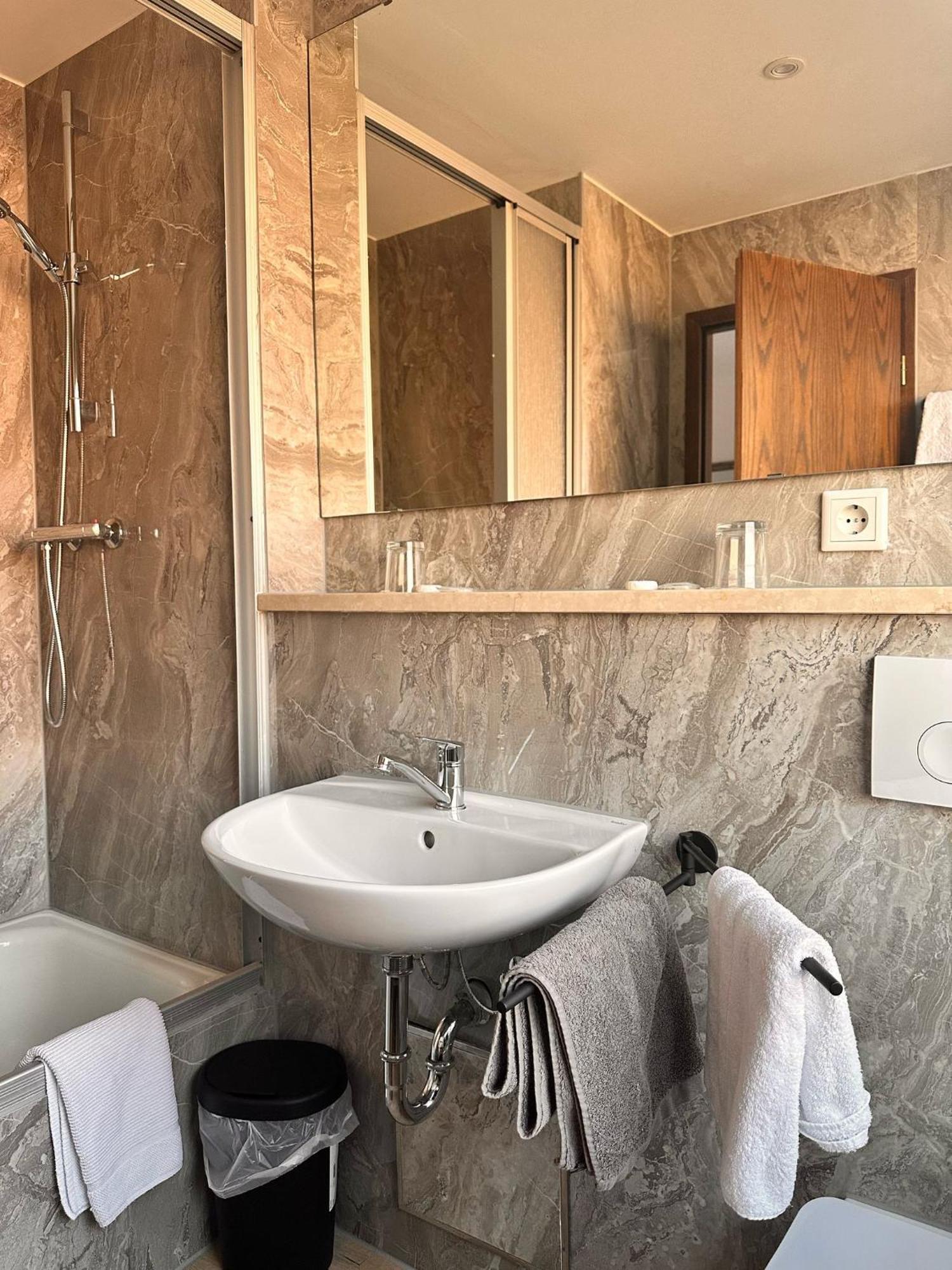 Hotel Erlenstegen Nuremberg Bagian luar foto